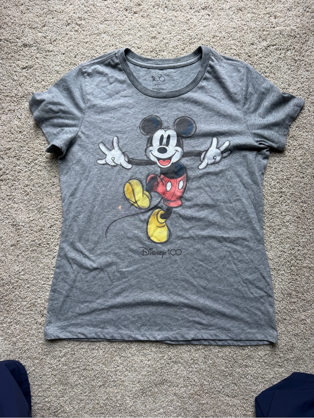 Disney medium Mickey Mouse tshirt